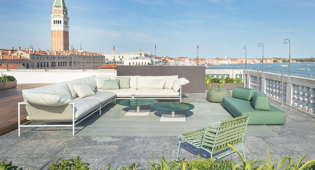 Biennale di Venezia,  Paola Lenti arreda la terrazza di Ca’ Giustinian